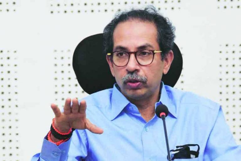 उद्धव ठाकरेंच्या अडचणी वाढल्या, कथित 19 बंगल्याप्रकरणी 13 जणांवर गुन्हा दाखल