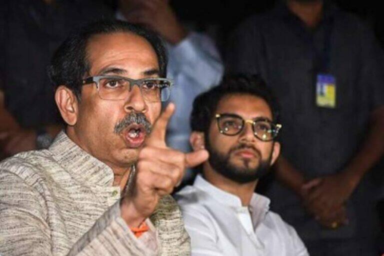 मुख्यमंत्री शिंदे पुन्हा अडचणीत? ठाकरे गटाचा हा ‘मास्टर प्लॅन’? आदित्य ठाकरे दिल्लीत दाखल 