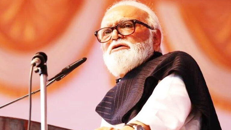 “पुजारी मंदिरात अर्धनग्न नसतात का?”, मंदिरातील ड्रेस कोडवरुन छगन भुजबळ संतापले; म्हणाले “हे उघडेबंब…”