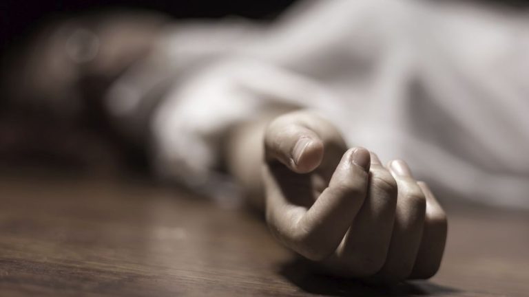 वडिलांचा मृतदेह पाहून खर्चाचीच जास्त चिंता; वारस दाम्पत्याच संतापी कृत्य; पोलीसांकडेही अर्ज