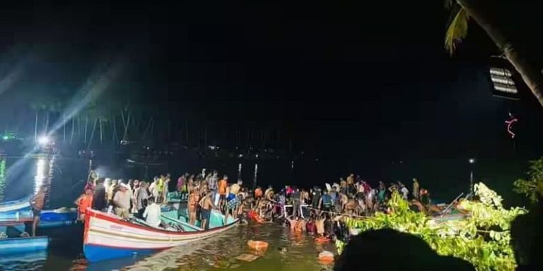 केरळमध्ये 40 पर्यटकांची बोट उलटली; 21 पर्यटक दगावले; अंधारामुळे बचावकार्यात अडथळे