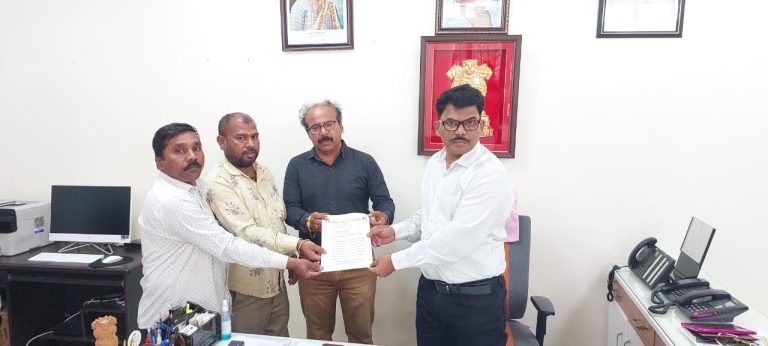 पतित पावनतर्फे रेल्वे गैरसोयीबाबत निवेदन