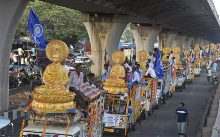 नाशिकमध्ये पाच फुटांच्या शंभर बुद्ध मूर्तींची मिरवणूक तर शंभर गावांना बुद्धमूर्तीचं दान