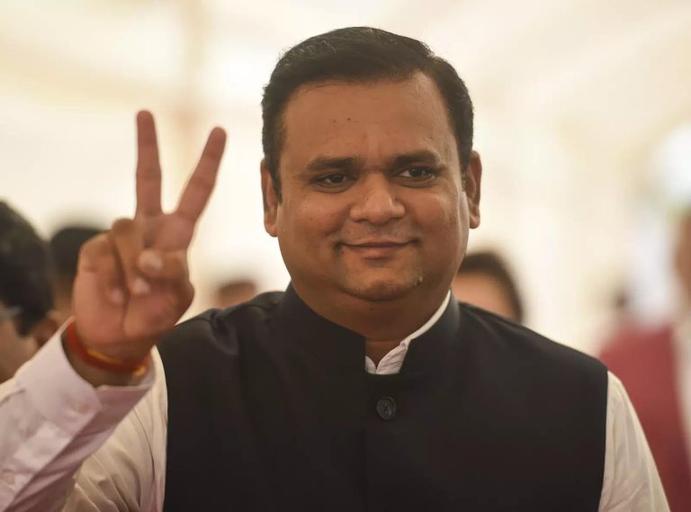 आमदार अपात्रता प्रक्रियेला अतिवेग; नार्वेकरांची नवी खेळी ठाकरे गटांची चिंता वाढली
