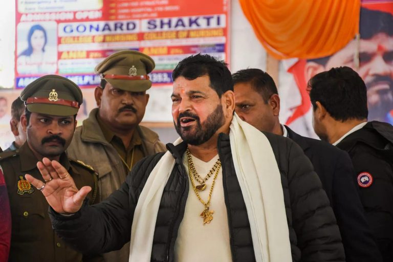 ब्रिजभूषण सिंह विरोधात साक्ष, २ पैलवान, रेफ्रीसह ४ जणांनी सांगितली घटना…