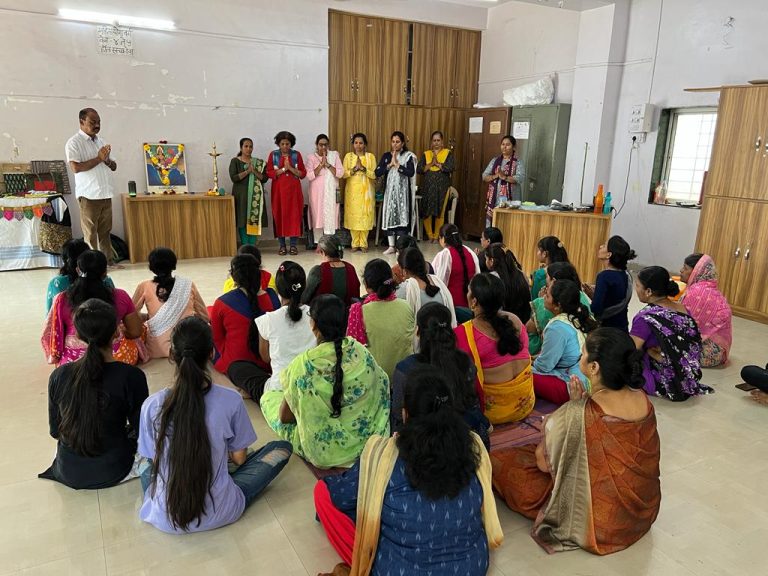 समर्थ सेवा प्रतिष्ठानच्या माध्यमातून महिला सक्षमीकरण योजनेअंतर्गत प्रशिक्षण शिबिर