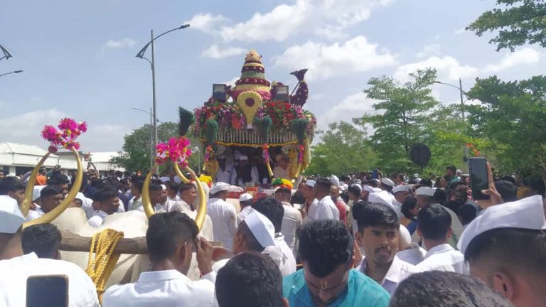 वैष्णवांचा मेळा आज पुण्यनगरीच्या दिशेने; ७५०० पोलिस तैनात; आठ लाख वारकरी भक्तीत तल्लीन