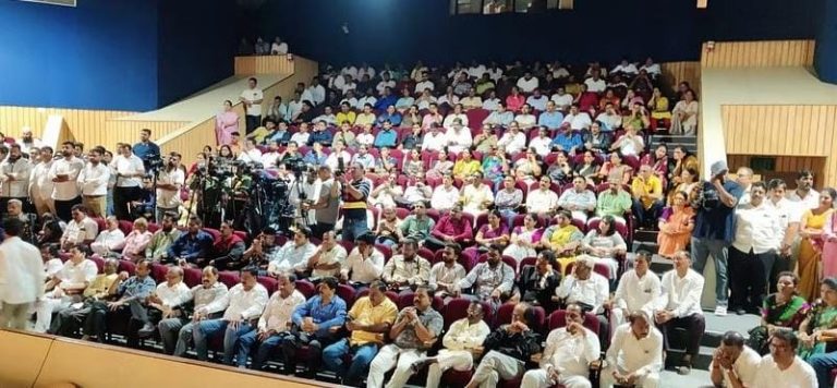 पुणे राष्ट्रवादीमध्ये अस्वस्थता शरद पवारांना पाठिंब्याच्या बैठकीस मातब्बर नगरसेवकांची दांडी
