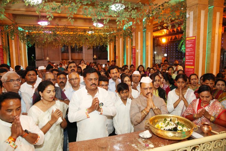 वनाझ परिवार शिव मंदिरामध्ये महाशिवरात्रीनिमित्त भक्तांची अलोट गर्दी….