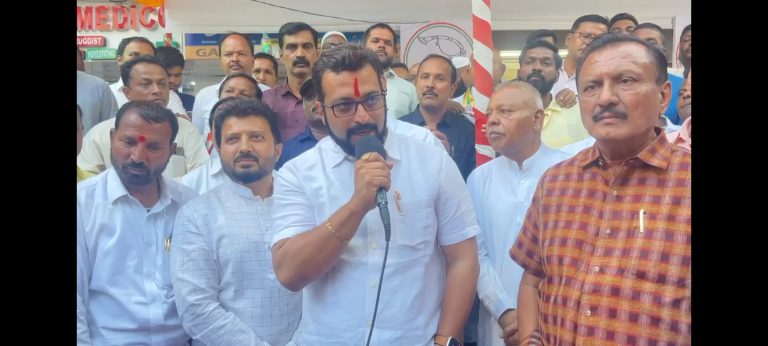 आढळरावांना पराभव दिसला म्हणून कार्यकर्त्यांना पोलिसांच्या नोटीसा – डॉ. अमोल कोल्हे