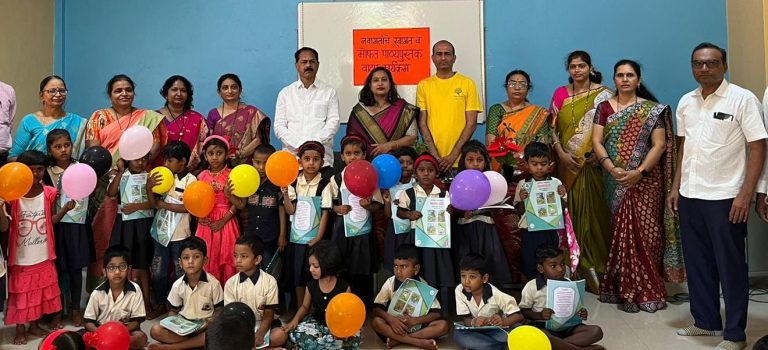 नगरसेवक दिलीप वेडेपाटील यांच्याकडून शाळेच्या पहिल्या दिवशीच अनोखी भेट देऊन स्वागत