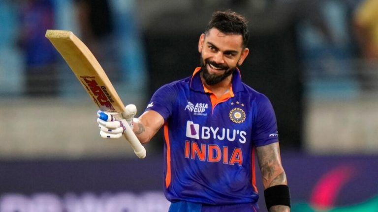 पाक क्रिकेटरनं काढली Virat Kohli ची आकडेवारी