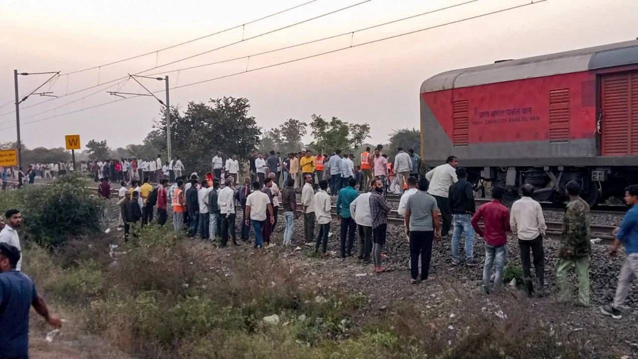 Jalgaon-Train-Accident-1