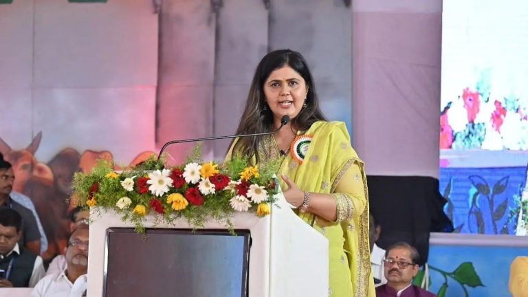 ‘…तर गोपीनाथ मुंडेवर प्रेम करणाऱ्यांचा वेगळा पक्ष उभा राहील’, पंकजा मुंडेंनी जाहीर भाषणात सांगितले
