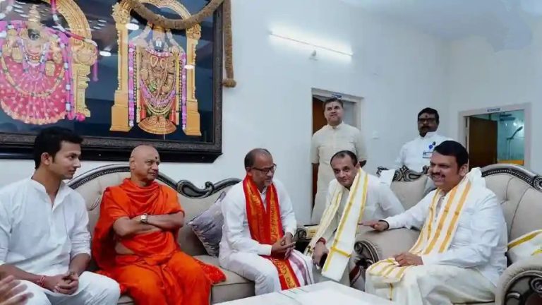 दुसरे आंतरराष्ट्रीय टेम्पल कनव्हेंशन जगभरातील १,८८७ मंदिरे सहभागी; फडणवीसांनीही घेतले तिरुपतीचे दर्शन, म्हणाले…