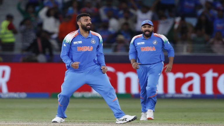 आयसीसीच्या एकदिवसीय क्रिकेट क्रमवारीत ‘इंडिया’च्या खेळाडूंची छाप वरुण चक्रवर्तीचा धमाका 16 स्थानांची उडी घेत या क्रमांकावर विराजमान