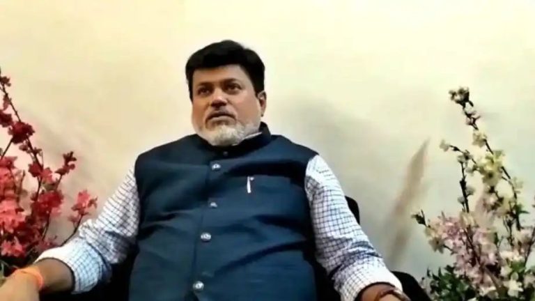 आर.डी. सामंत कन्स्ट्रक्शन कंपनी महामार्ग पॅचवर्क व डांबर कोट्यावधीचा घोटाळा? 4आठवड्यात उत्तर द्या नोटीस जारी