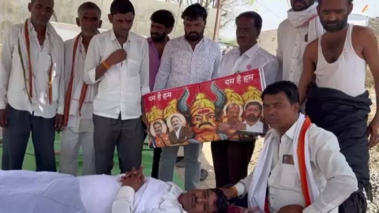 जिवंत शिवसैनिकाला अखेर स्मशानात जाऊन तिरडीवर झोपावं लागलं, कारण….