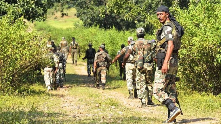 महाराष्ट्र-छत्तीसगड सीमेवर सुरक्षा दलांना मोठे यश, चार माओवादी ठार, मोठ्या प्रमाणात शस्त्रसाठा जप्त