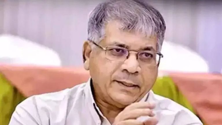महाराष्ट्रातील स्थानिक स्वराज्य संस्थांच्या निवडणुकांबाबत प्रकाश आंबेडकरांचे मोठे विधान; भाजप वगळता इतर कोणाशीही…