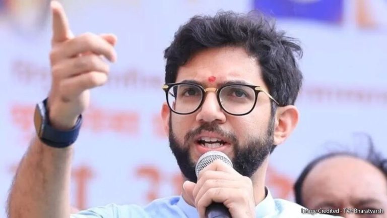 महाराष्ट्राच्या महानगरपालिका निवडणुकीत एकत्र येणार का उद्धव-राज? आदित्य ठाकरे यांनी दिले प्रश्नाचे उत्तर