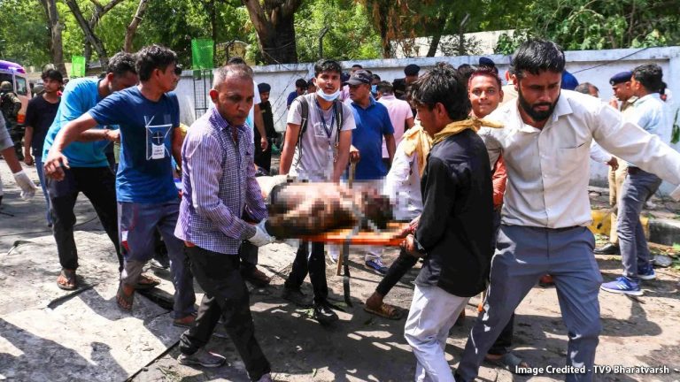 एअर इंडियाच्या विमान अपघातामुळे यांना बसणार मोठा फटका, त्यांना मोजावे लागणार २४९० कोटी रुपये