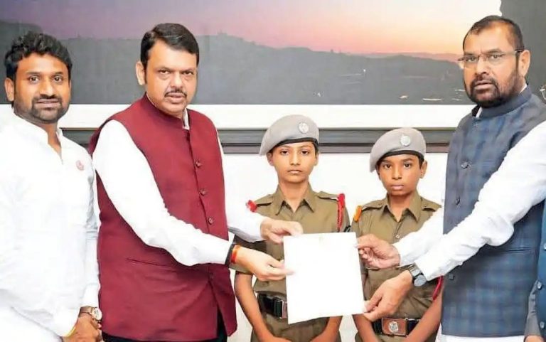 मस्सोजोगचे दिवंगत सरपंच संतोष देशमुखांचा मुलगा सैनिकी शाळेत शिकणार; मुख्यमंत्री फडणवीस यांनी घेतली जबाबदारी
