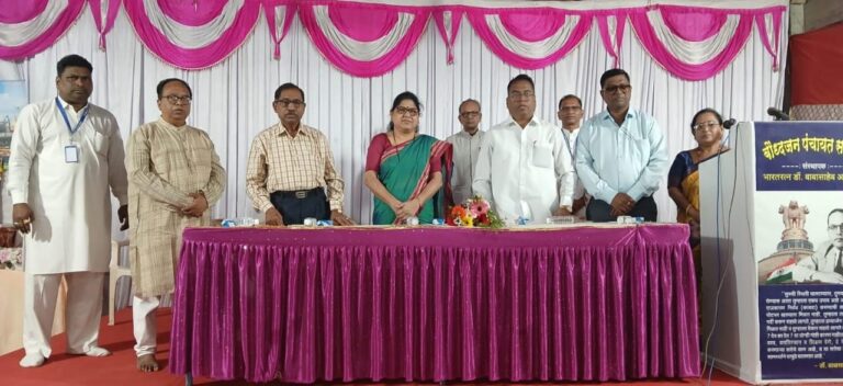 सावित्रीबाई फुले या भारतातील आद्य कवियत्री आणि प्राध्यापिका होत्या – सौ. नंदा कांबळे