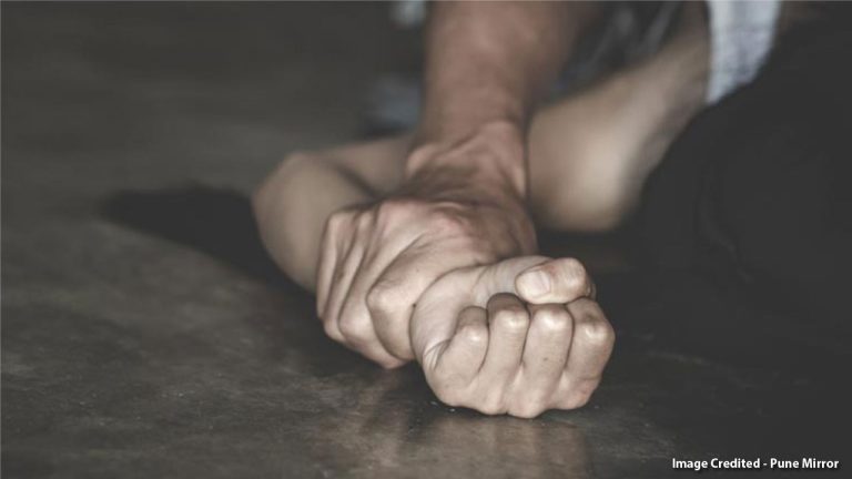 शिक्षिकेच्या राजीनाम्यानंतर वादाला पेट; शाळेच्या अध्यक्षावर विनयभंगाचा गुन्हा, प्रतिआरोपात शिक्षकांवरही तक्रार