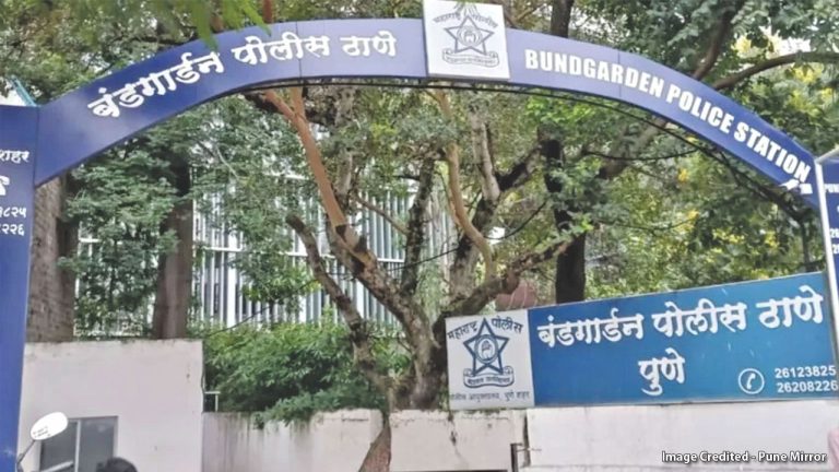 बंड गार्डन पोलीस ठाण्याला ७४ वर्षांनंतर भावनिक निरोप