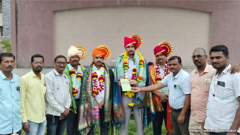 डिजिटल मीडिया संपादक पत्रकार संघाच्या वतीने सोलापूरचे जिल्हाधिकारी कुमार आशीर्वाद यांचा सत्कार