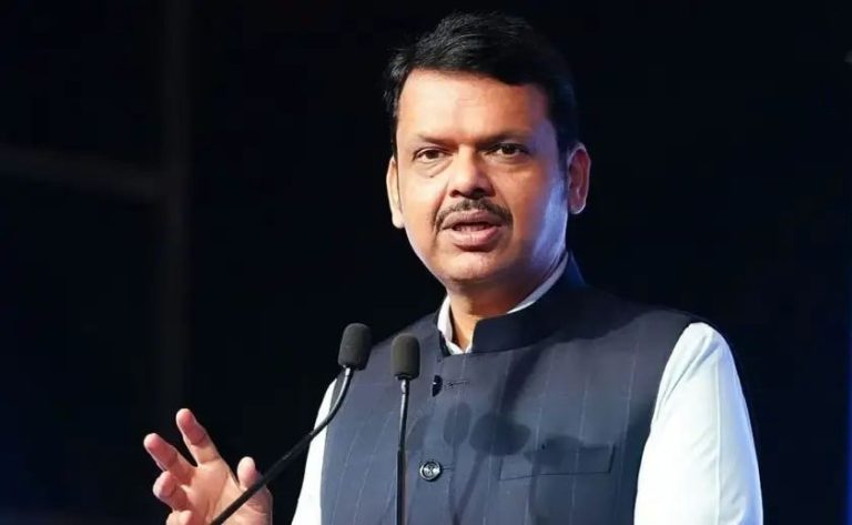 राज्यात मेगाभरती! मंत्रालयात राखीव ५० जागा बिगर आदिवासींनी बळकावल्या भरती प्रक्रियेचे नियम बदलणार; मुख्यमंत्र्यांची घोषणा