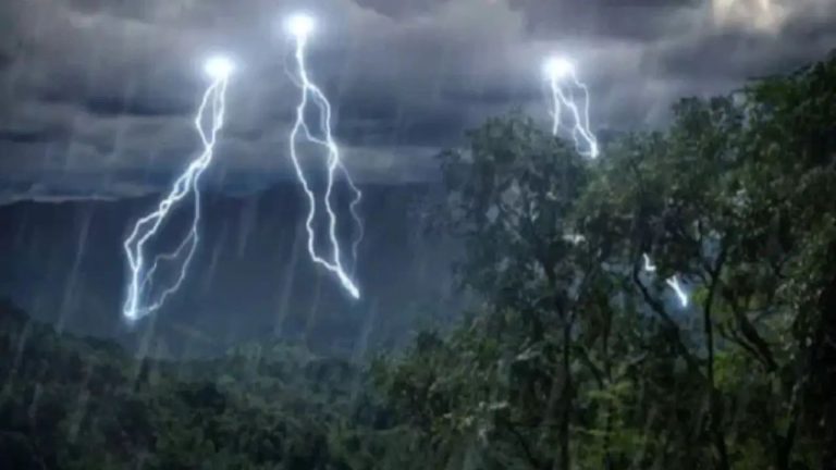 महाराष्ट्रावर मोठं जलप्रलयी संकट, उरले फक्त काही तास, 8 जिल्ह्यांना रेड अलर्ट जारी ; पश्चिम महाराष्ट्रात हाय अलर्ट