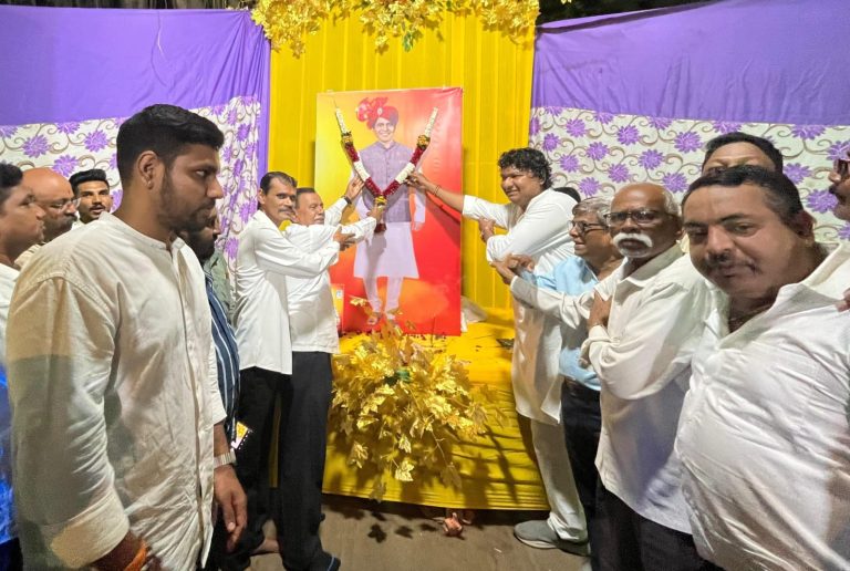 आर. के. ग्रुप फाउंडेशनच्या वतीने अण्णाभाऊ साठे जयंती मोठ्या उत्साहात संपन्न