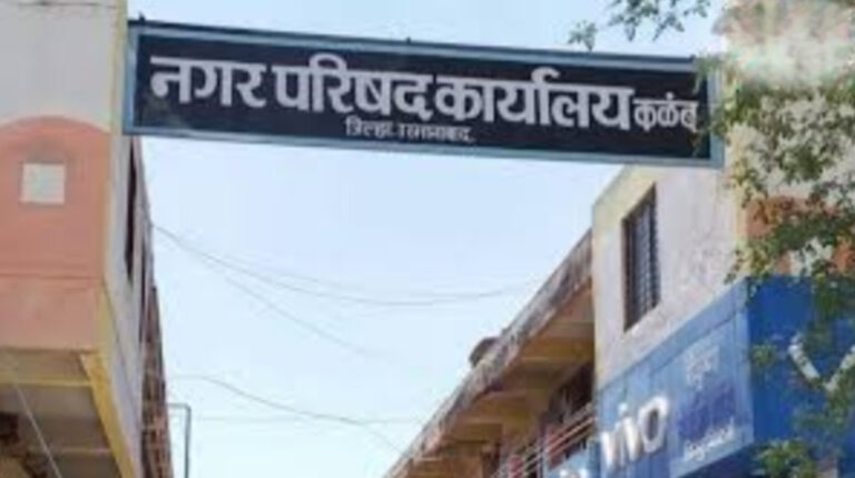 धाराशिवमध्ये भाजप अन् काँग्रेस कार्यकर्त्यांमध्ये जोरदार राडा; विरोध करणाऱ्या उमेदवाराचा मुलगा गंभीर जखमी