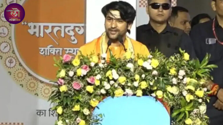 बागेश्वर बाबांचं थेट मुख्यमंत्री, सरसंघचालक, केंद्रीय मंत्री नितीन गडकरी यांच्यासमोर वाचाळ वक्तव्य; ‘शिवाजी महाराज युद्ध लढून थकले…