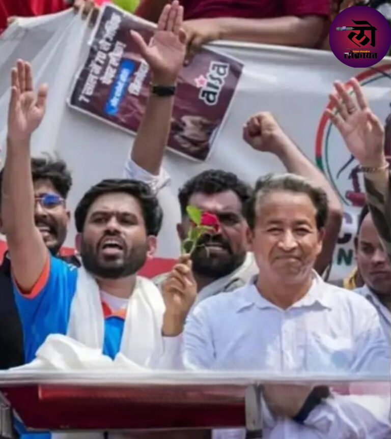 पुण्यात कॉक्रोच जनता पार्टीच्या आंदोलनात दिशा ठरली; मुख्यमंत्री देवेंद्र फडणवीसांचाही खरपूस समाचार