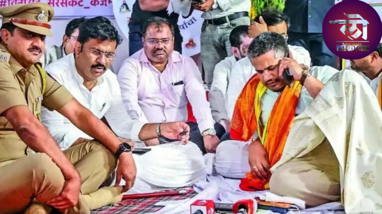 रोहित पवारांचं उपोषण मुख्यमंत्री आश्वासनानंतर स्थगित, 22 जून पावसाळी अधिवेशन आधी कर्जमाफीची बैठक होणार