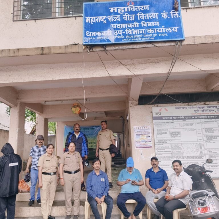 स्मार्ट मीटरच्या सक्ती विरोधात धनकवडी येथे पतित पावनचे वीज ग्राहकांच्या हक्कासाठी लाक्षणिक उपोषण