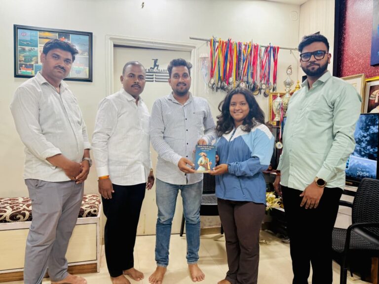 मोरया मित्र मंडळातर्फे ‘इंग्लिश खाडी’ पार करणाऱ्या पुण्याची जलकन्या गीता मालुसरे हिचा विशेष सत्कार!