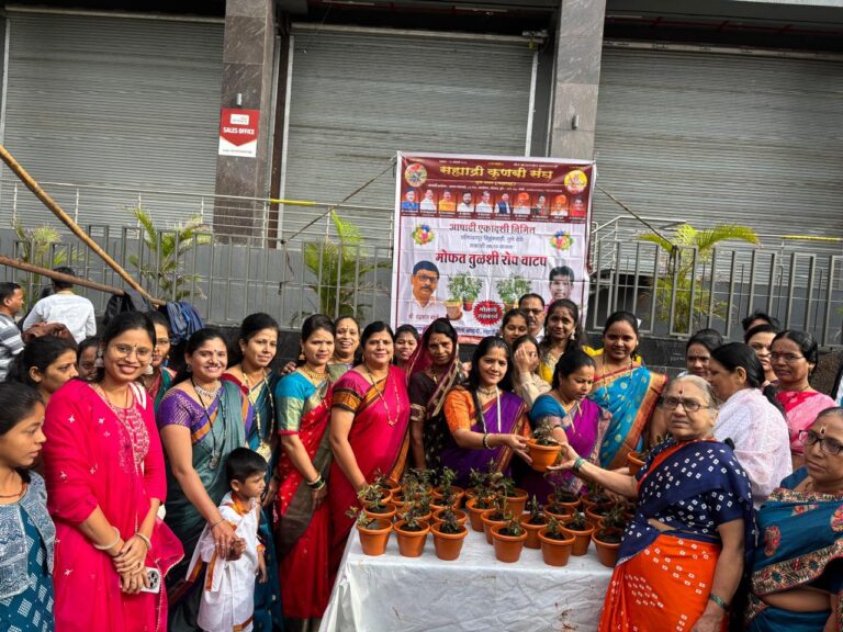 सह्याद्री कुणबी संघाच्या वतीने प्रति पंढरपूर, विठ्ठलवाडी पुणे येथे विठ्ठल भक्तांना तुळशी रोप वाटप
