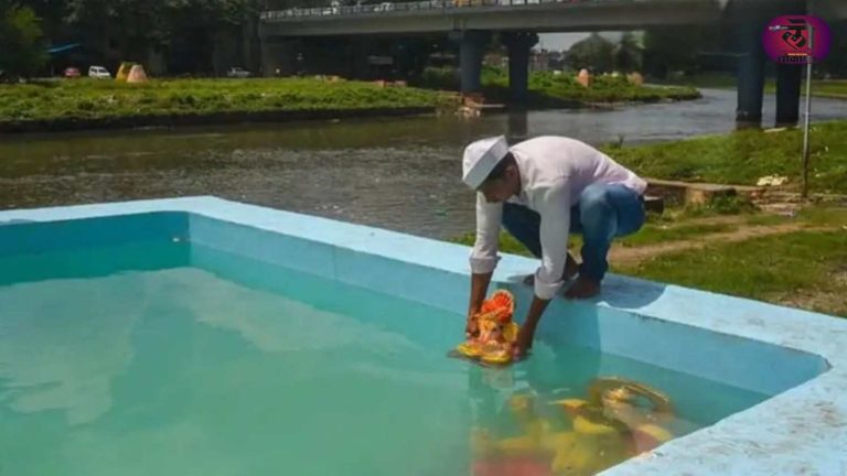 पुण्यात दीड दिवसाच्या गणरायाला निरोप; या भागात सर्वाधिक ९०२ मूर्ती संकलित यंदाही कृत्रिम हौदात मूर्ती विसर्जनास पसंती