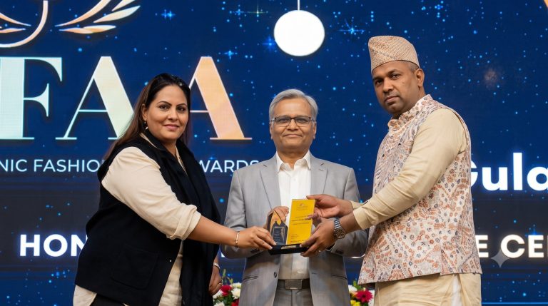 गणितज्ञ प्रा. भापकर यांना काश्मीरमध्ये ‘उत्कृष्ट शिक्षणतज्ज्ञ’ पुरस्कार