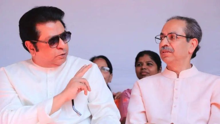 तमाम अंध भक्तांना सांगतो उद्धव ठाकरे यांनी चाप ओढलाच, एका फटक्यात अनेक जण घायाळ, टाळ्या आणि शिट्यांचा पाऊस पडला